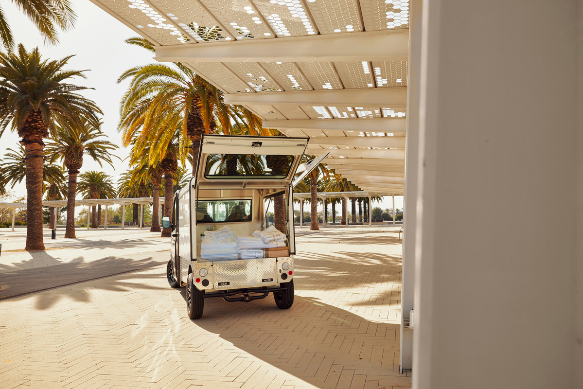 Housekeeping electric vehicle